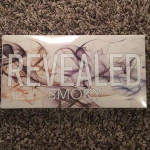 Coastal Scents: Revealed Smoky Eyeshadow Palette